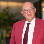 Retrato del Dr. Raúl Germán Rodríguez, médico especialista en Medicina Familiar y Comunitaria